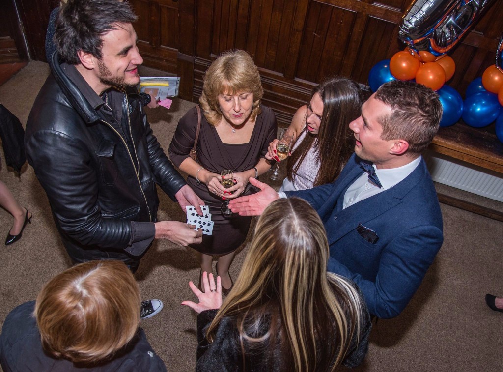  1 close up magician hire infiniti magic