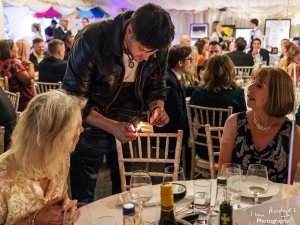 infiniti-magician-doing-table-magic (1)