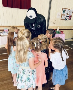 infiniti-magician-trcking-kids